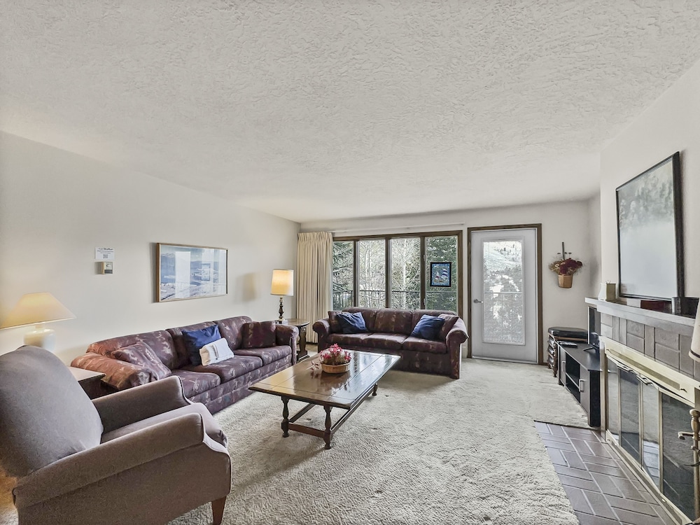 Condo, 2 Bedrooms