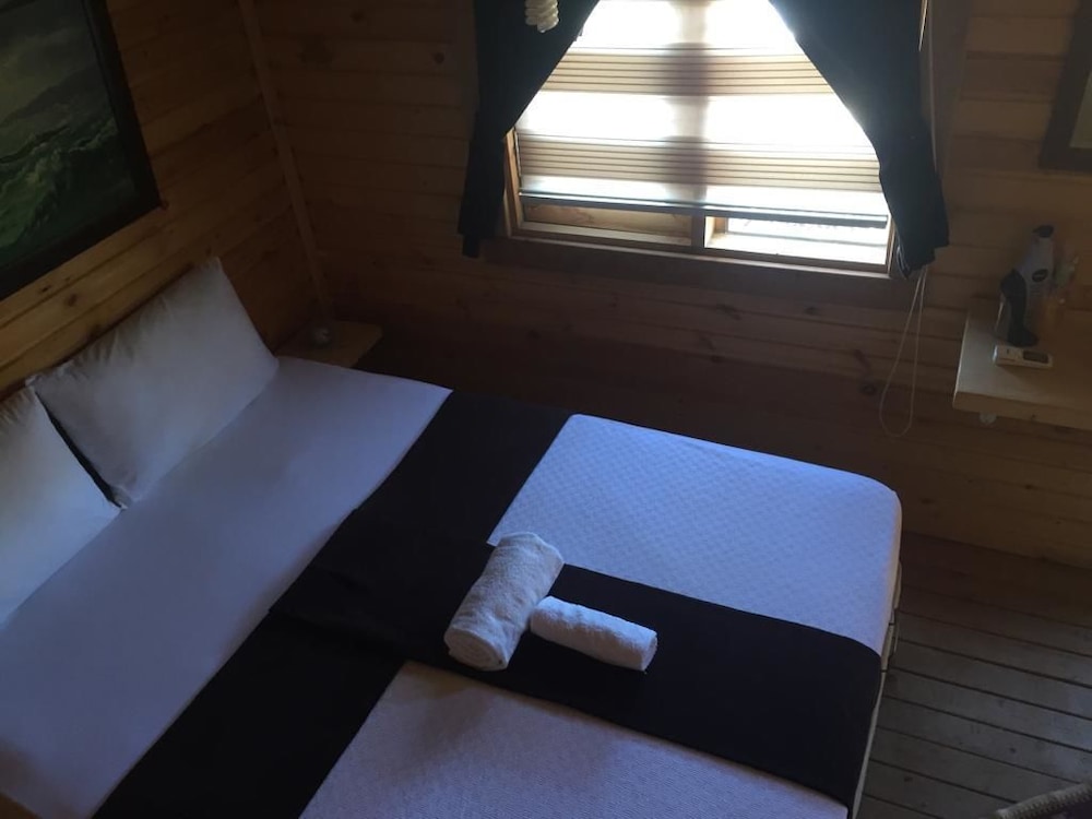 Family Bungalow, 2 Bedrooms, Partial Sea View photo 3