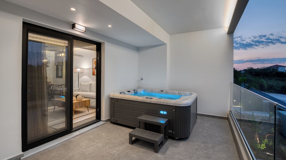 Suite, 1 Bedroom, Hot Tub - Photo 17