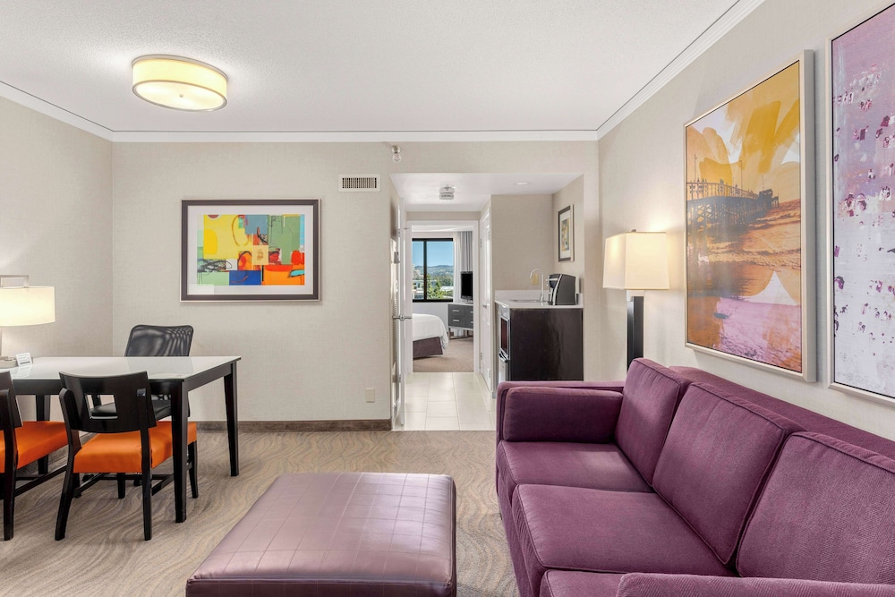 Suite, 2 Queen Beds - Photo 6