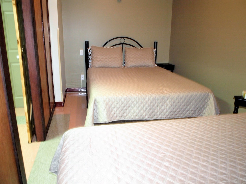 Family Suite, 1 Bedroom, Private Bathroom, Hill View photo 1