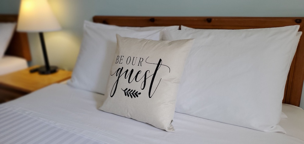 Deluxe Quadruple Room, 2 Queen Beds photo 2
