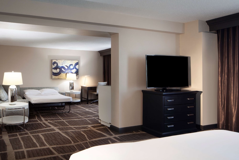 Suite, 1 Bedroom - Photo 6