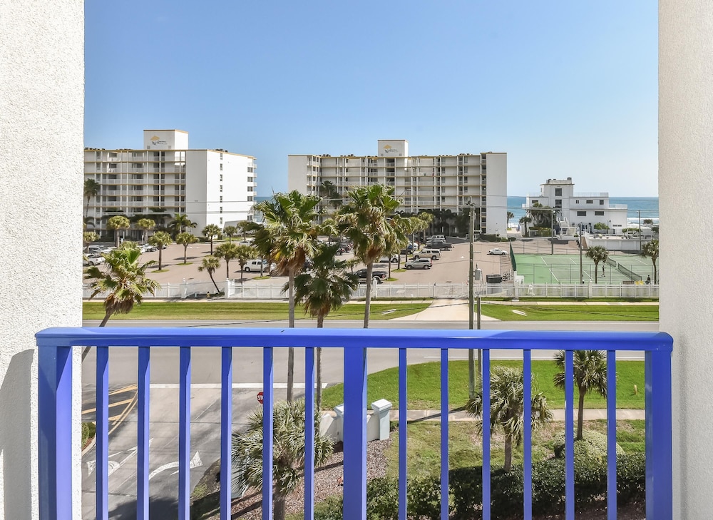 Large Corner Unit at Ocean Walk with Sneak Peak of the Ocean ~ OW20-501, Zdjęcie 10