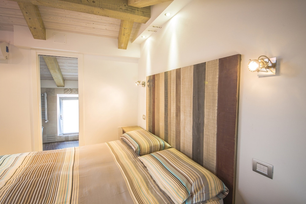 Double Room, 1 Bedroom, Non Smoking, Tower photo 2