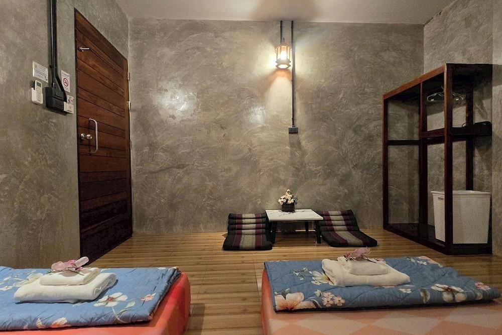 Standard Twin Room, Shared Bathroom photo 3