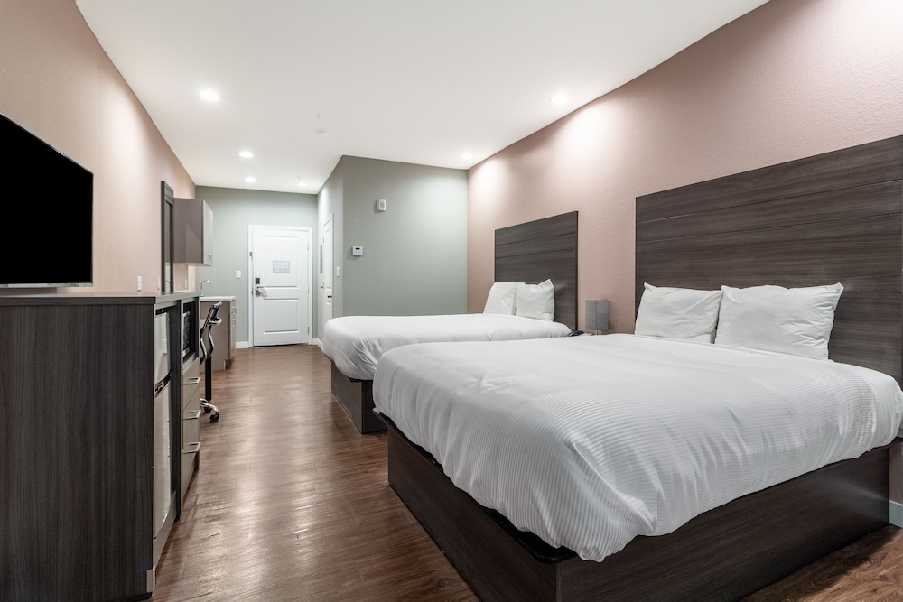 Standard Room, 2 Queen Beds - Photo 10