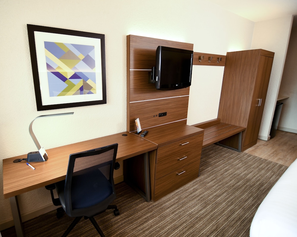 Standard Room, 1 King Bed - Photo 3