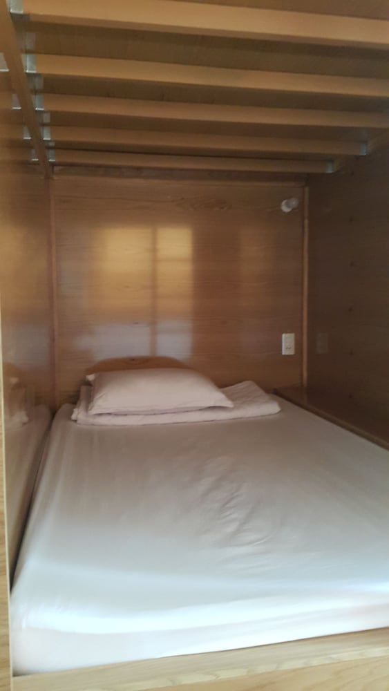 Bed in 6-Bed Mixed Dormitory photo 2