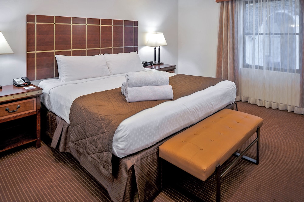 Studio, 1 Queen Bed, Balcony - Photo 2