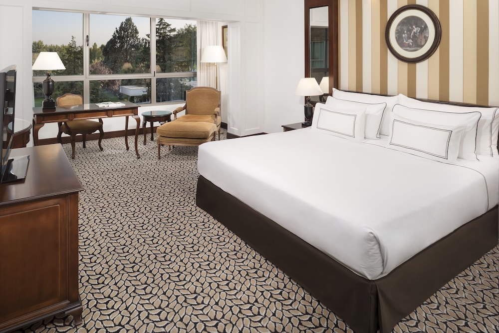 Superior Room, Pool View