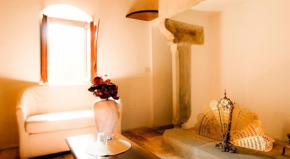 Deluxe Double Or Twin Room, Fireplace photo 3