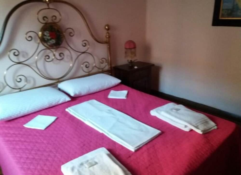 Standard Double Room, Ensuite photo 3