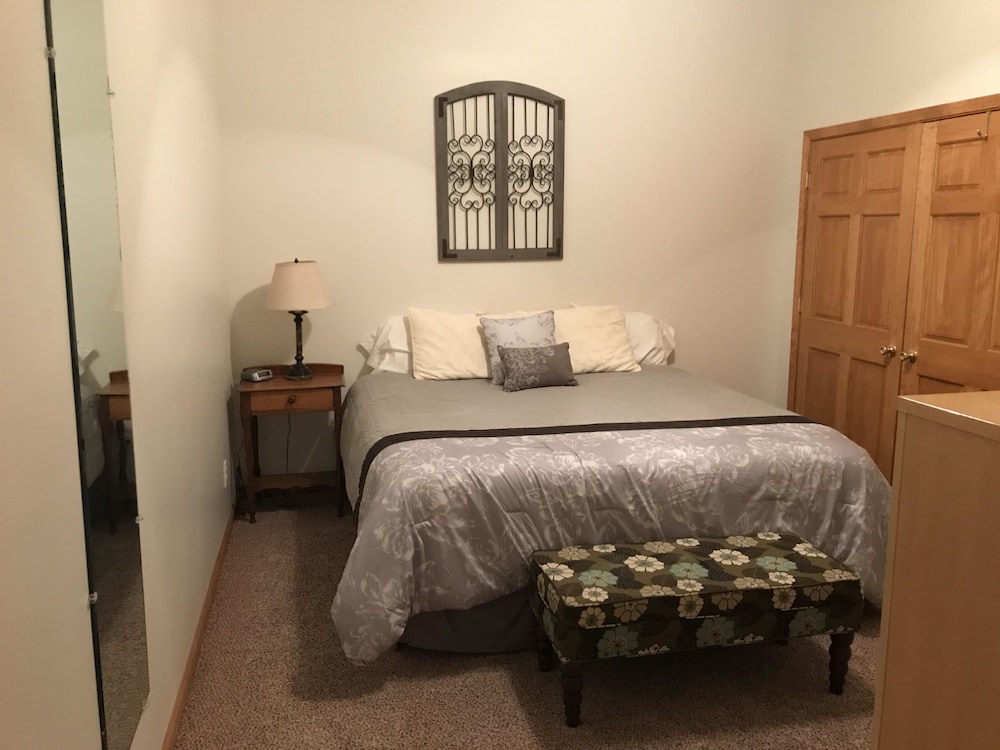 Condo, Multiple Beds (Downtown Condo with LAKE & BAY VIEW) photo 1