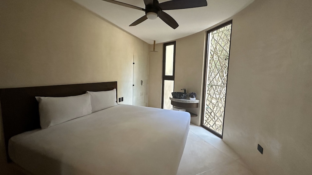Panoramic Suite - Photo 9
