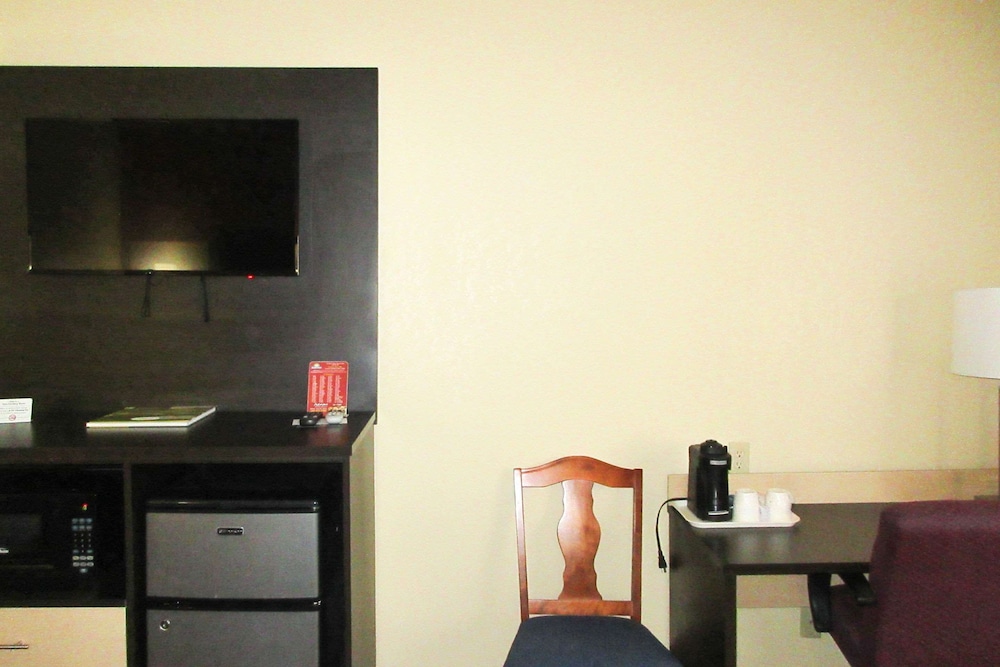 Standard Room, 1 King Bed, Non Smoking - Photo 5