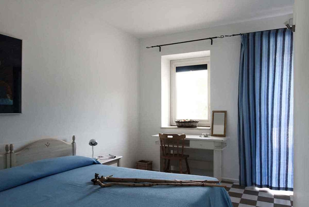 Basic Triple Room photo 3