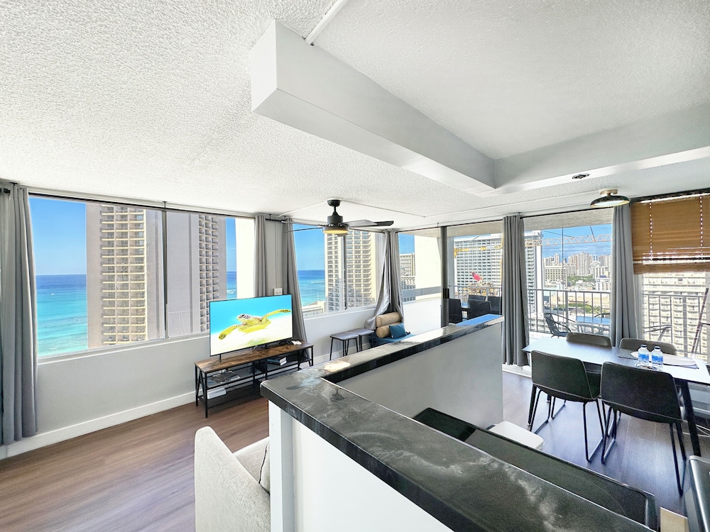 Pacific Monarch - 1 BR - Ocean & City Views: Apartment, 1 Queen Bed With Sofa Bed, Ocean View photo