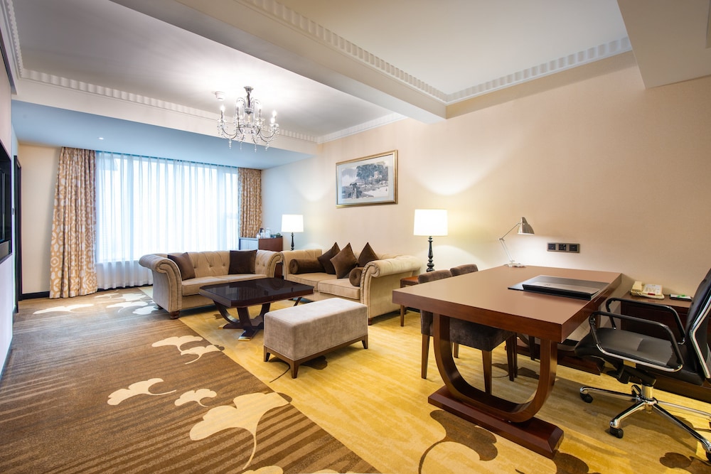 Suite, 1 King Bed (Dining) - Photo 2