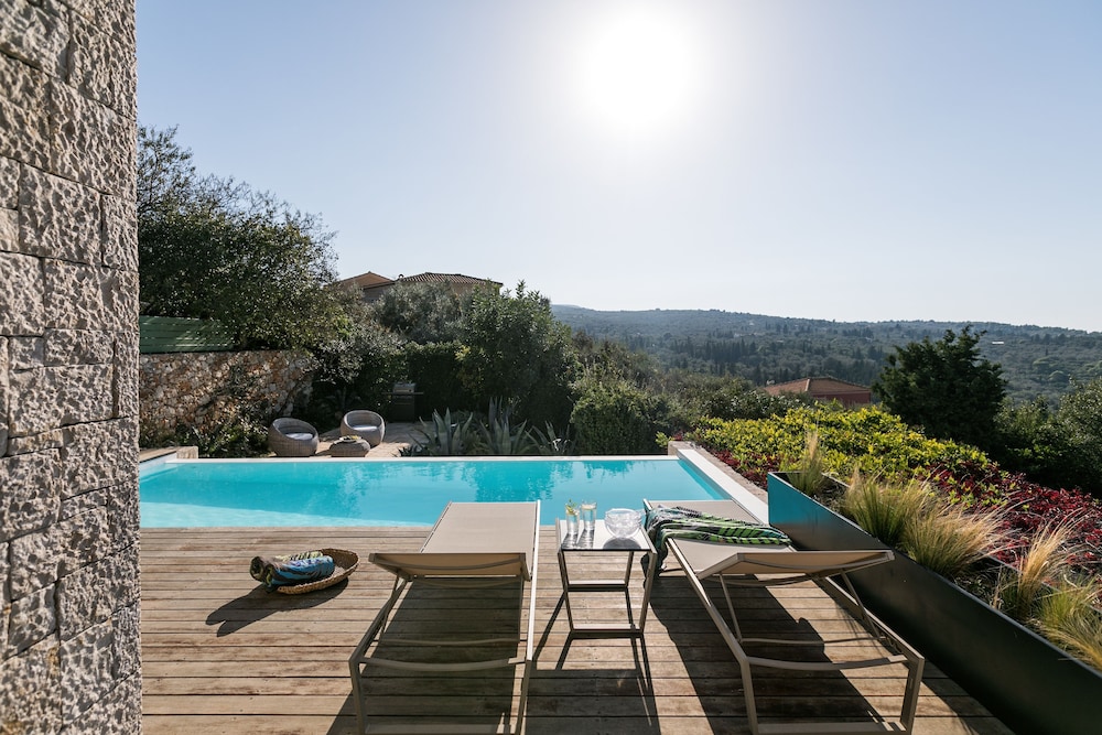 Grand Suite with Private Heated Pool photo 3