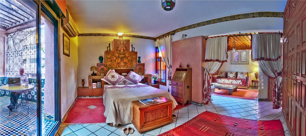 Deluxe Suite photo 2