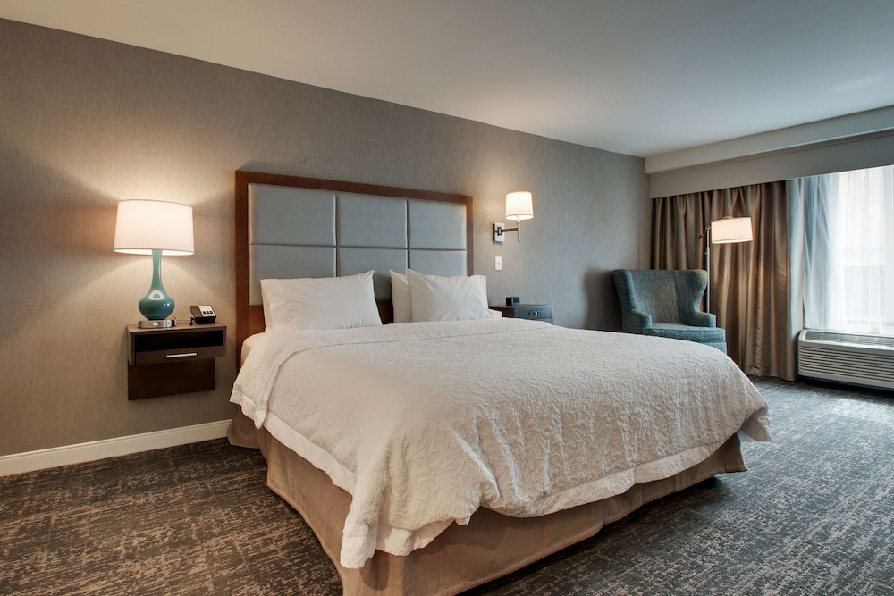 Room, 2 Queen Beds, Non Smoking (Drinks & Snacks) - Photo 5