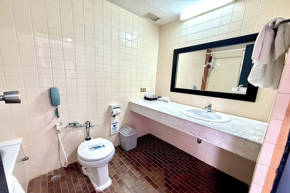 Standard Twin Room - Photo 14