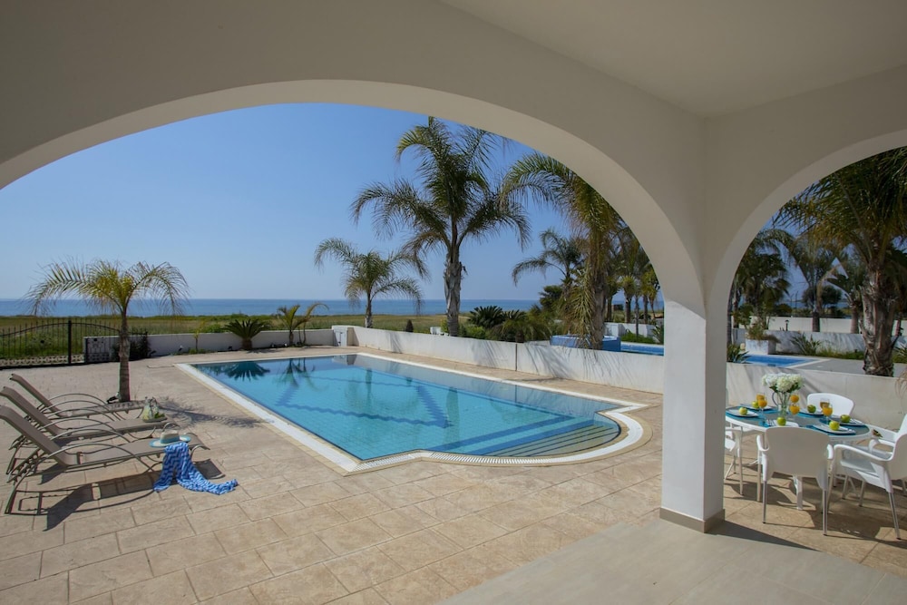 Villa photo 3