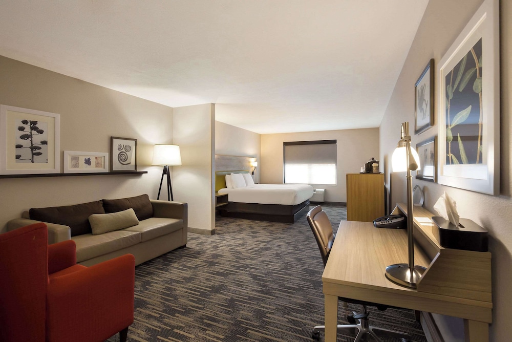 Studio Suite, 1 King Bed, Accessible, Non Smoking - Photo 3