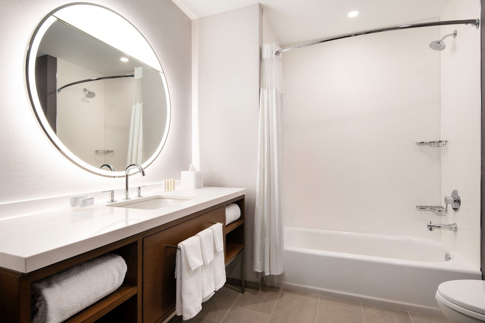 Executive Suite, Multiple Beds - Photo 3