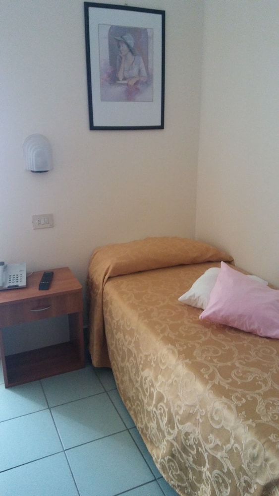 Economy Single Room