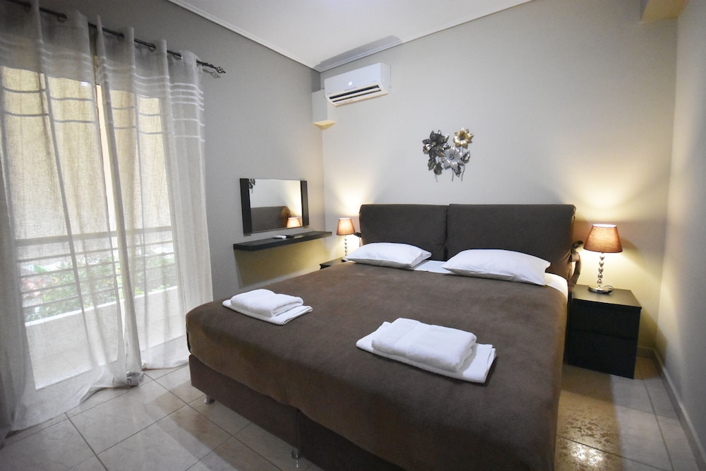 Standard Quadruple Room, 2 Bedrooms, Non Smoking, Ensuite (R32)