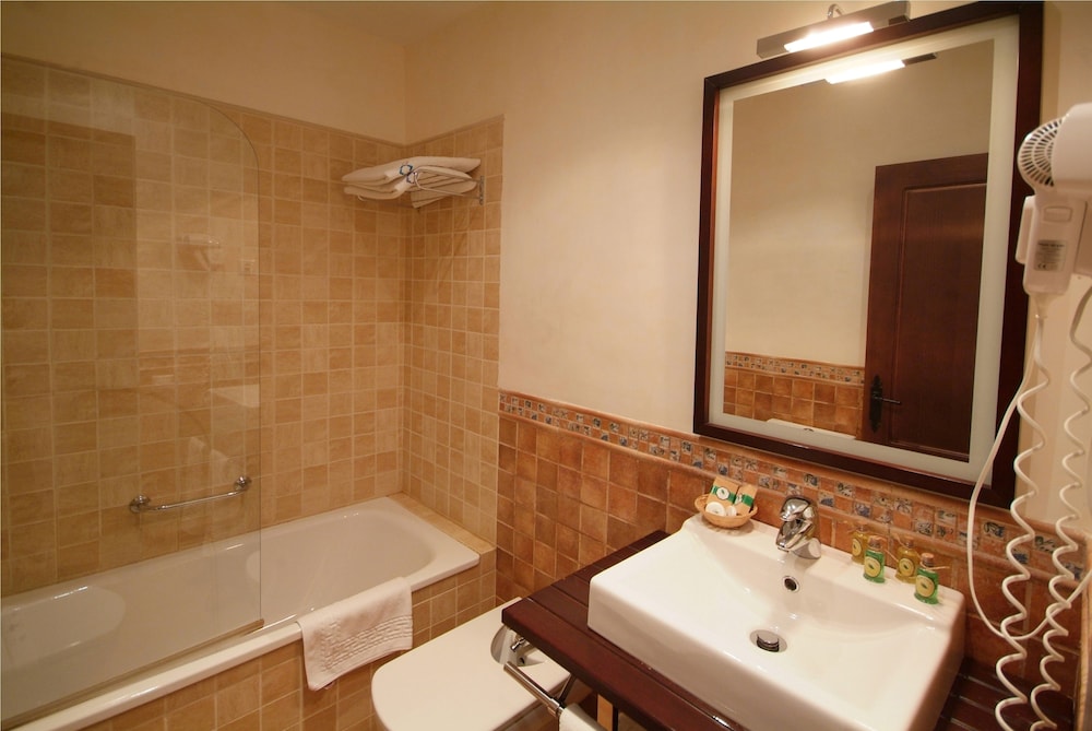 Apartment, 2 Bedrooms (For 2 adults and 1 child up to 12) - Photo 8