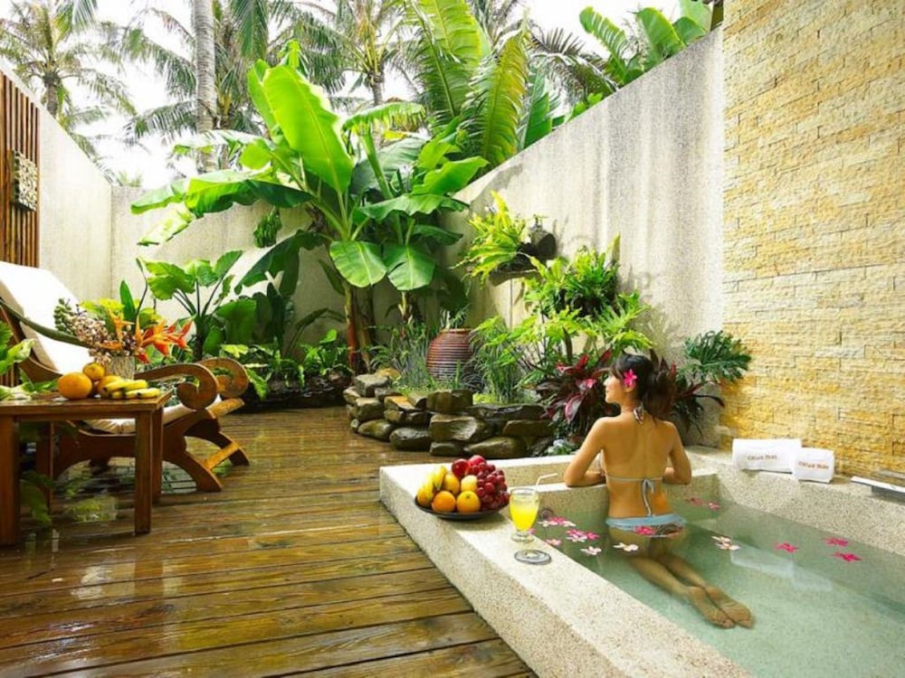 Jacuzzi Guest Room - Photo 2