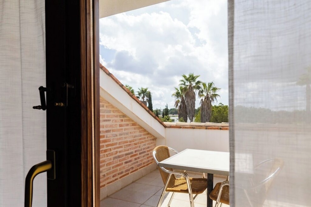 Superior Double or Twin Room, Balcony, Golf View - Photo 3