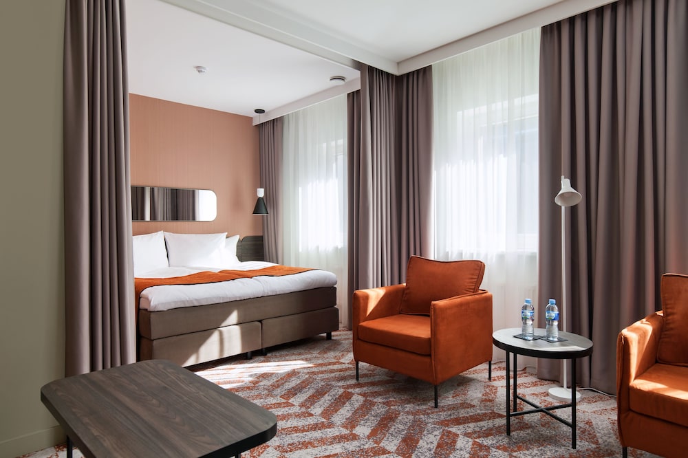 Suite - Photo 1