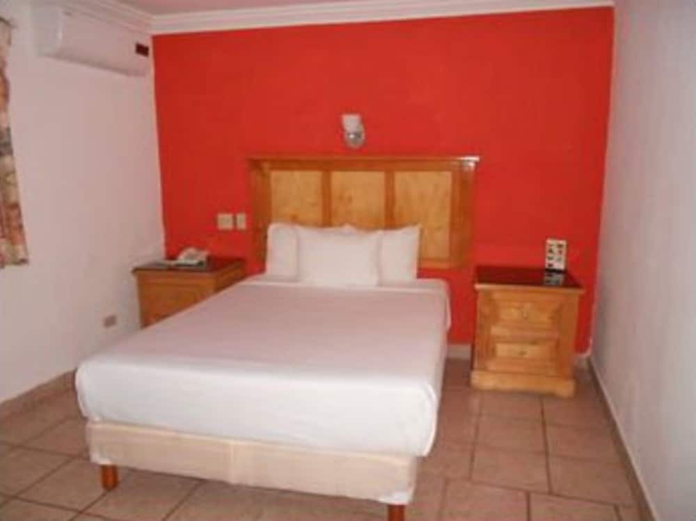 Single Room, 1 Queen Bed photo 2