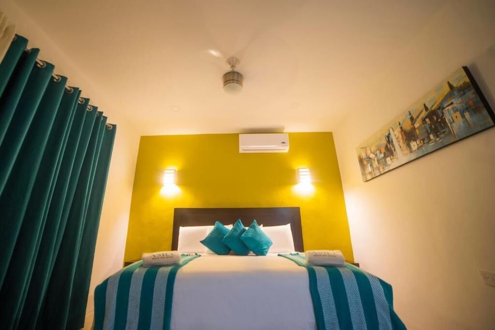 Junior Studio Suite, 1 King Bed, City View photo 1