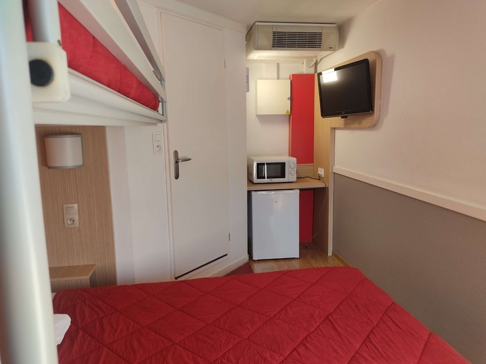 Room, Multiple Beds (Essentiel Plus) - Photo 1