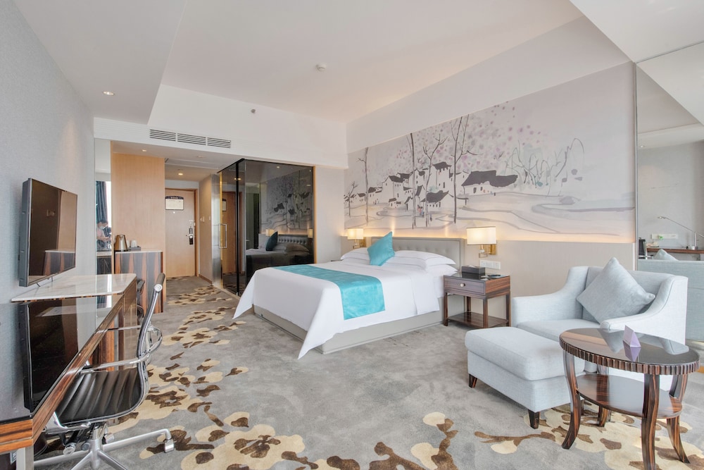 Deluxe Room, 1 King Bed(Complimentary Mini Bar and Night Snack) - Photo 7