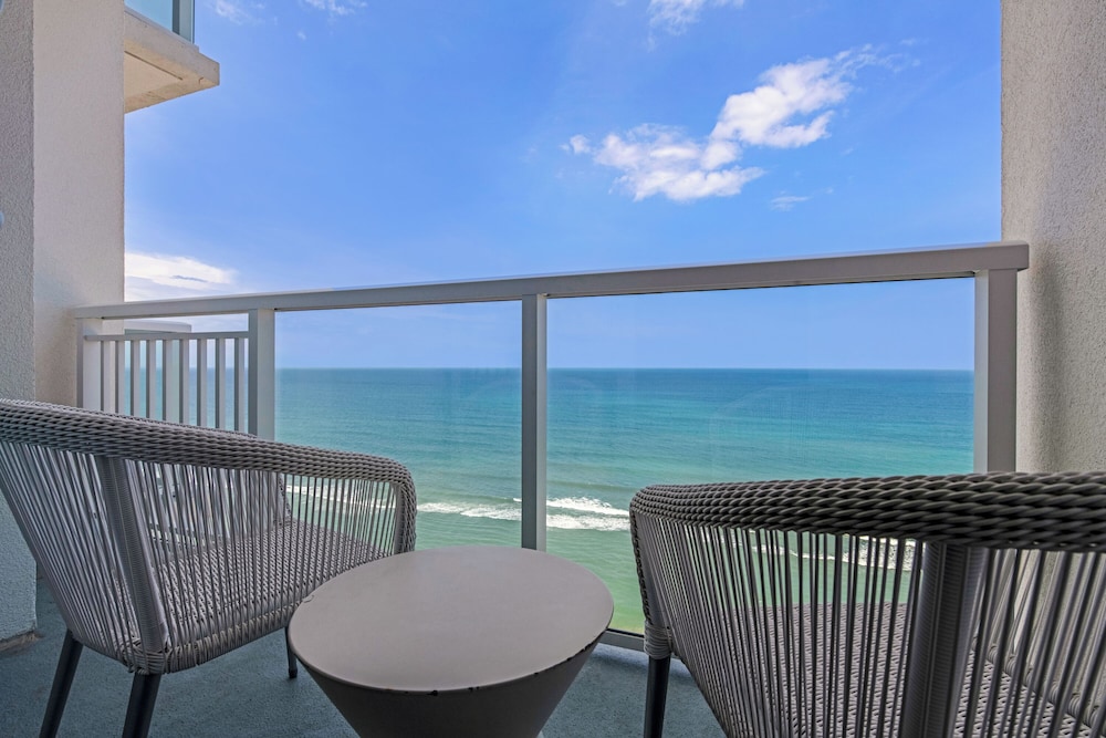 Oceanfront 1 King Bed Room - Photo 8