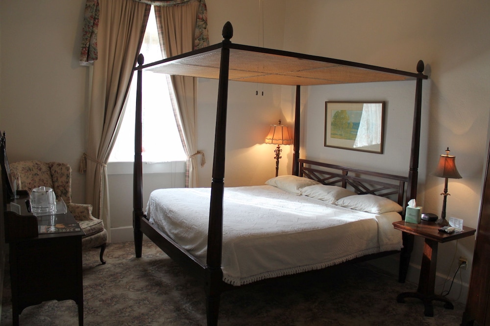 Standard Studio Suite, 1 King Bed photo 1