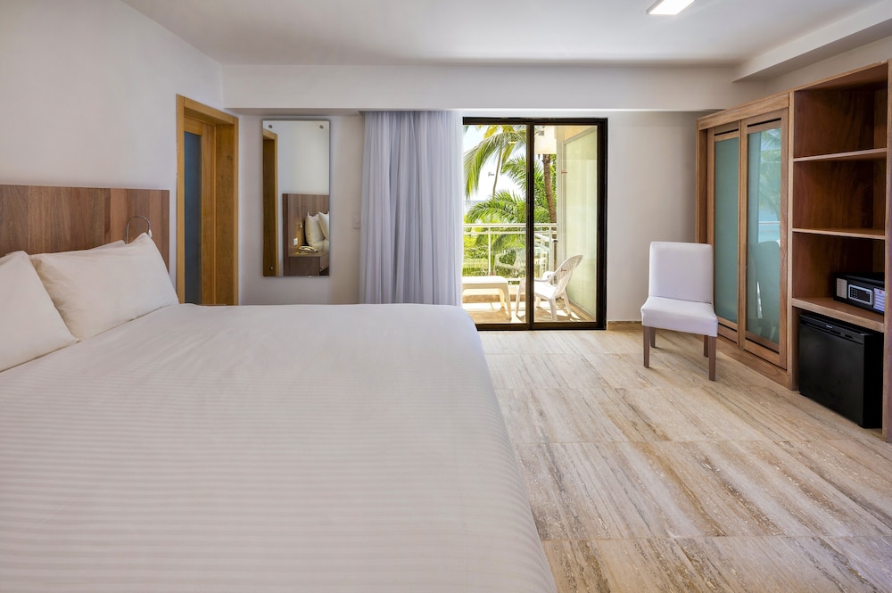 Superior Ocean View, 1 King Bed, Non-Smoking photo 3