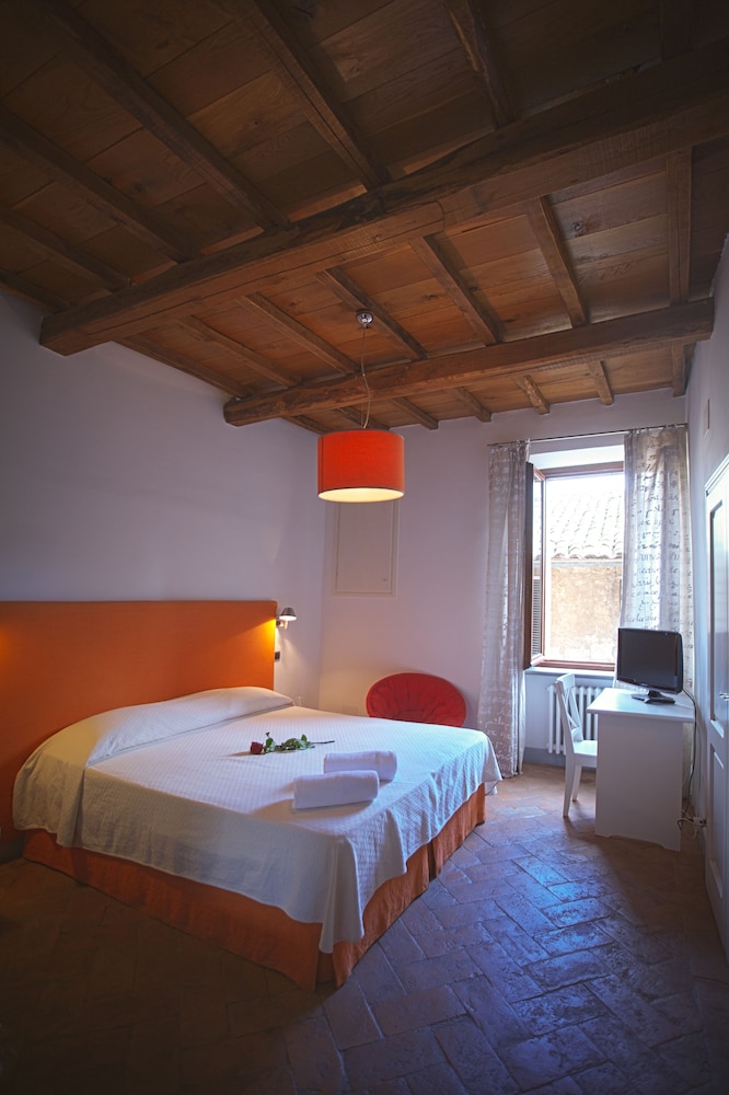 Standard Room, 1 King Bed, City View