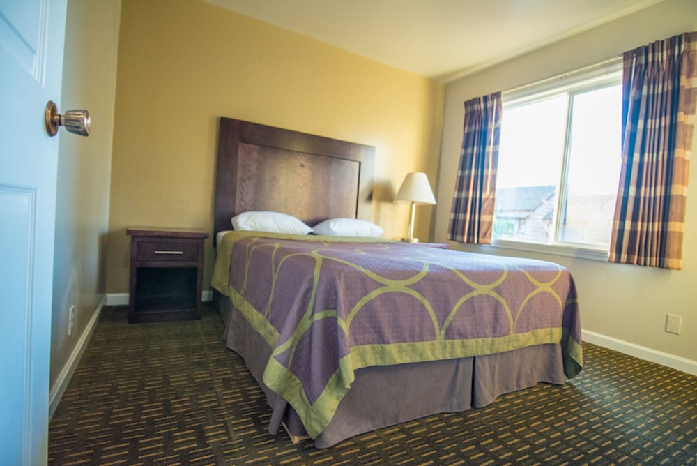 Traditional Room, 1 Queen Bed - Photo 5
