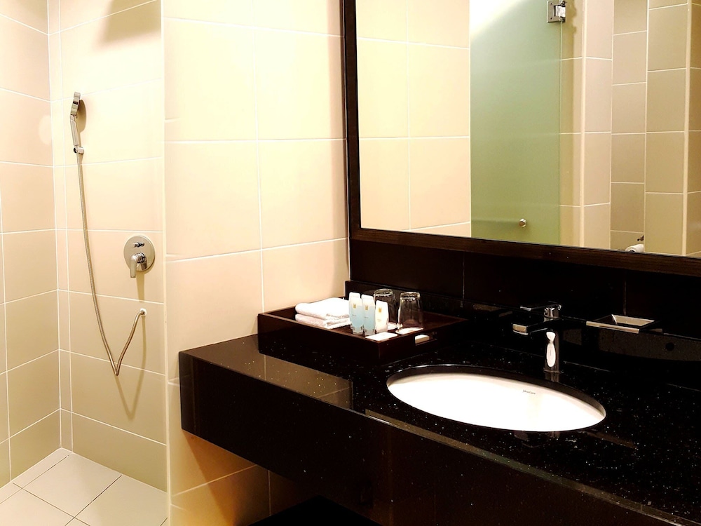 Executive Suite - Photo 8