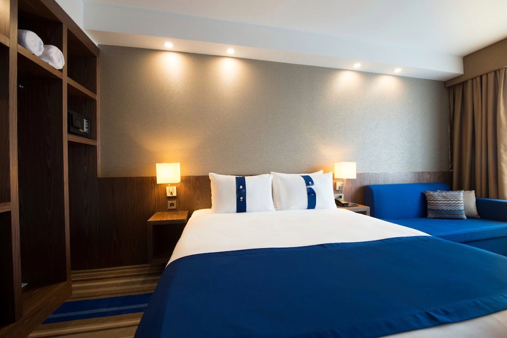 Standard Room, 1 King Bed, Non Smoking photo 2