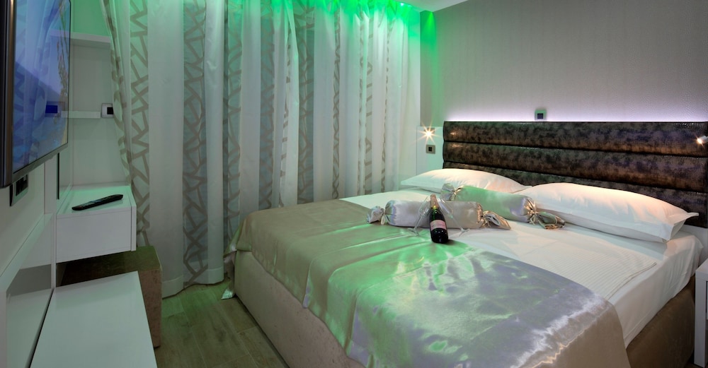Deluxe Apartment, 2 Bedrooms, Balcony, Sea View photo 3