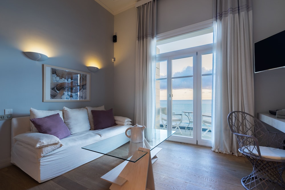 Suite, Beach View, Beachfront photo 2