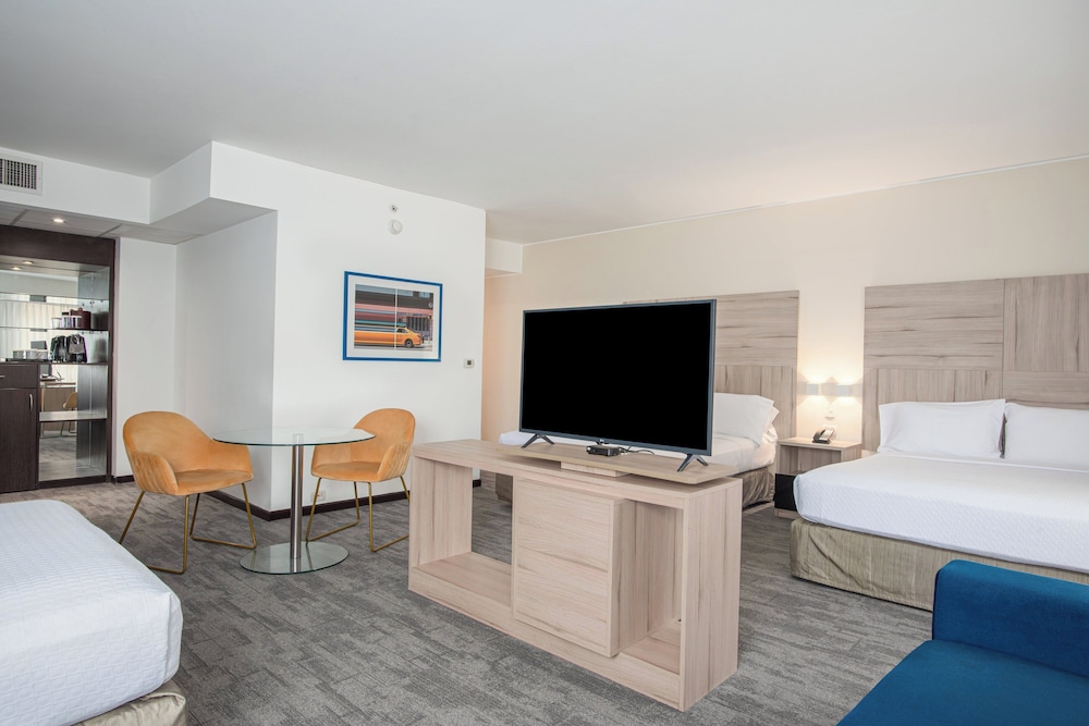 Premium Room, Multiple Beds, City View - Photo 7